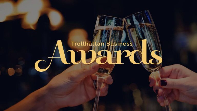 Logotyp Trollhättan Business Awards. I bakgrunden två champagneglas som skålar.