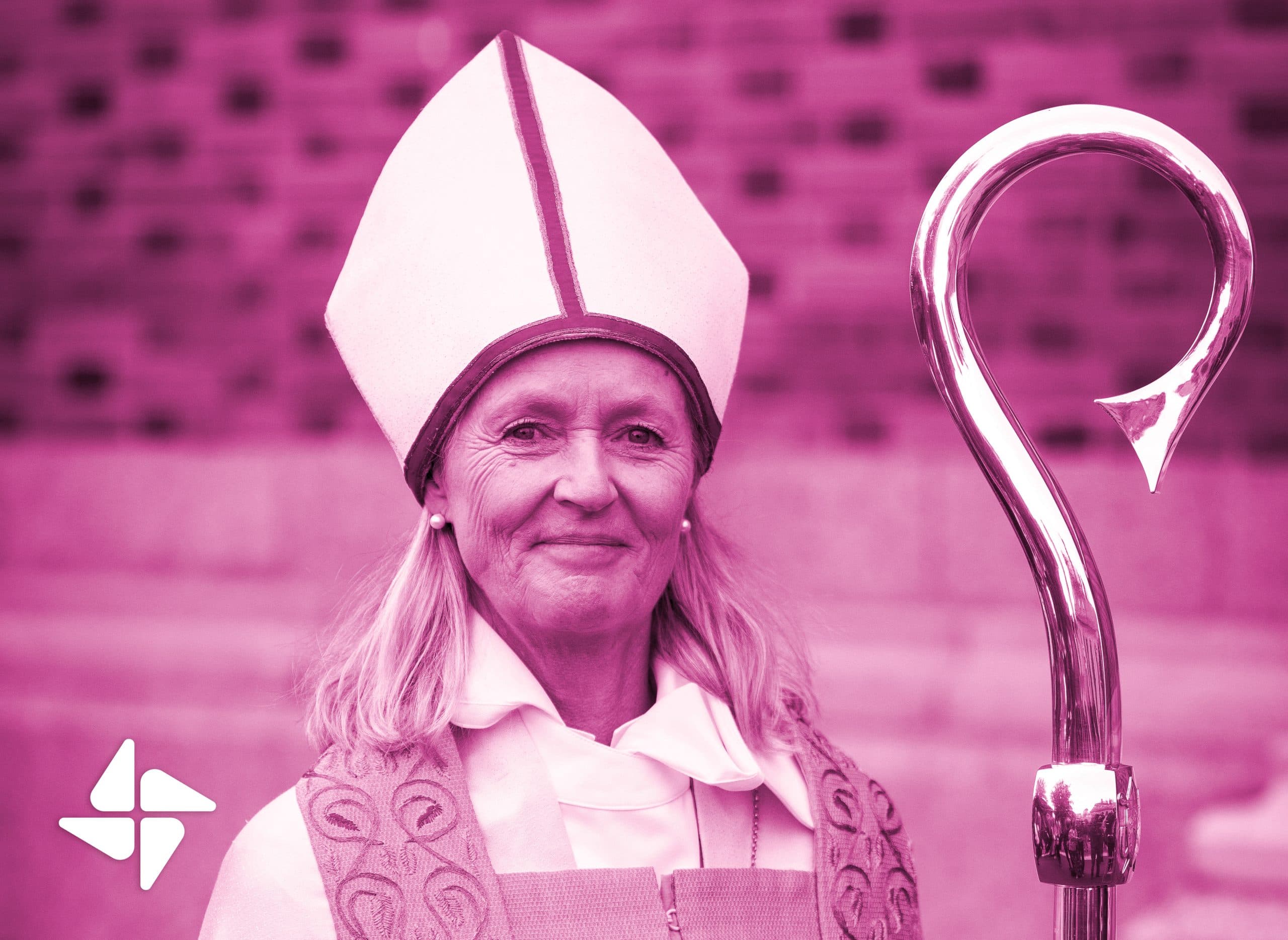 Porträttbild av Ulrica Fritzon. Hon ser in i kameran, klädd i biskopskläder.